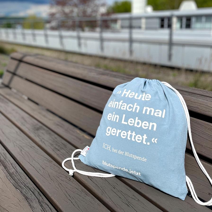 Der Rotkreuz-Kreisverband Euskirchen und der DRK-Blutspendedienst West rufen zu vier Blutspende-Terminen auf. Als Dankeschön gibt´s diesen Gymbag dazu.