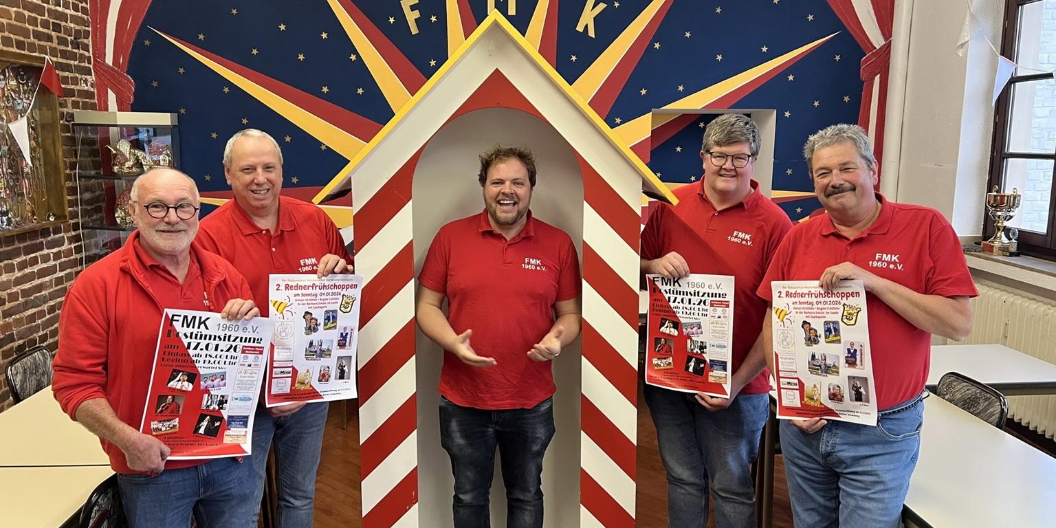 Nach nur einem Jahr Mitgliedschaft beim FMK übernimmt Torsten Krieg (m) in der kommenden Session bereits das närrische Zepter der Mechernicher Karnevalisten, links neben ihm der stellvertretende Vorsitzende Gerd Jannes und Geschäftsführer Johann Manfred Klöcker, rechts Literat Kevin Hembach und Vorsitzender Albert Meyer.