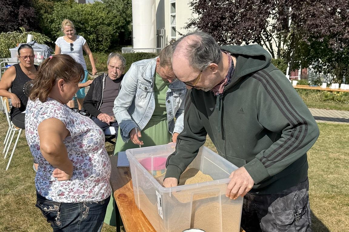 Der Sozialwerk Communio in Christo e.V. hat die erste „Wasserolympiade“ für Bewohnerinnen und Bewohner seiner Langzeitpflege in Mechernich organisiert. Die Disziplinen waren Schatzsuche…