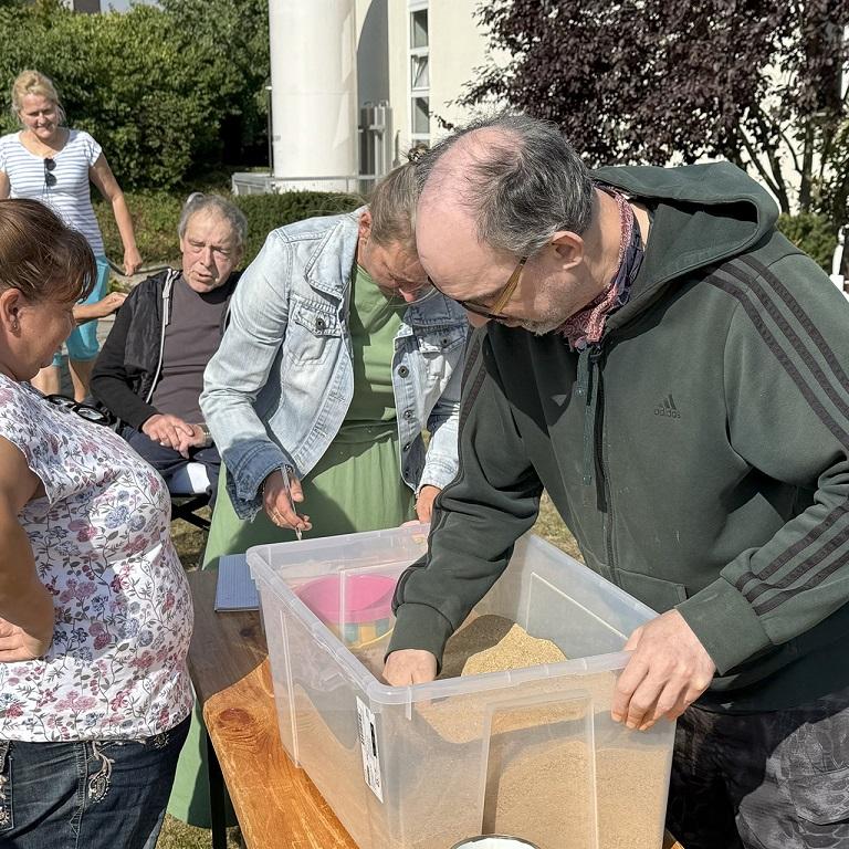 Der Sozialwerk Communio in Christo e.V. hat die erste „Wasserolympiade“ für Bewohnerinnen und Bewohner seiner Langzeitpflege in Mechernich organisiert. Die Disziplinen waren Schatzsuche…