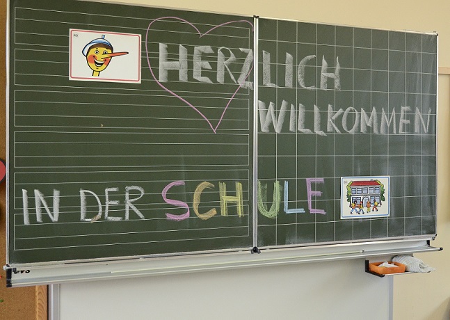 Schule (c) Christian Schmitt, Pfarrbriefservice.de
