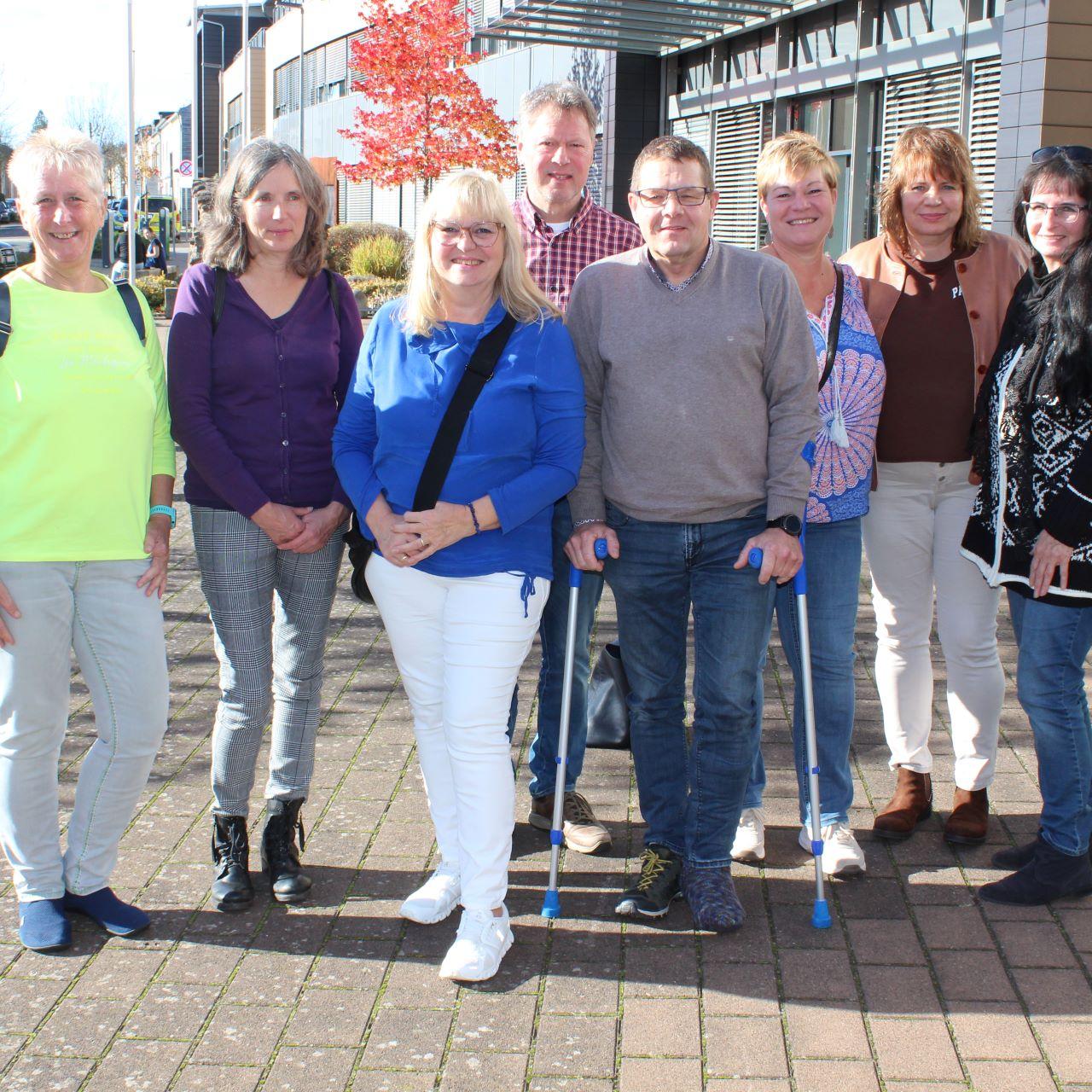 Ewiger Kampf um Anerkennung: Um für Sichtbarkeit in der Gesellschaft zu sorgen, posierte ein Teil der Betroffenen aus der Mechernicher Selbsthilfegruppe für ein Foto.