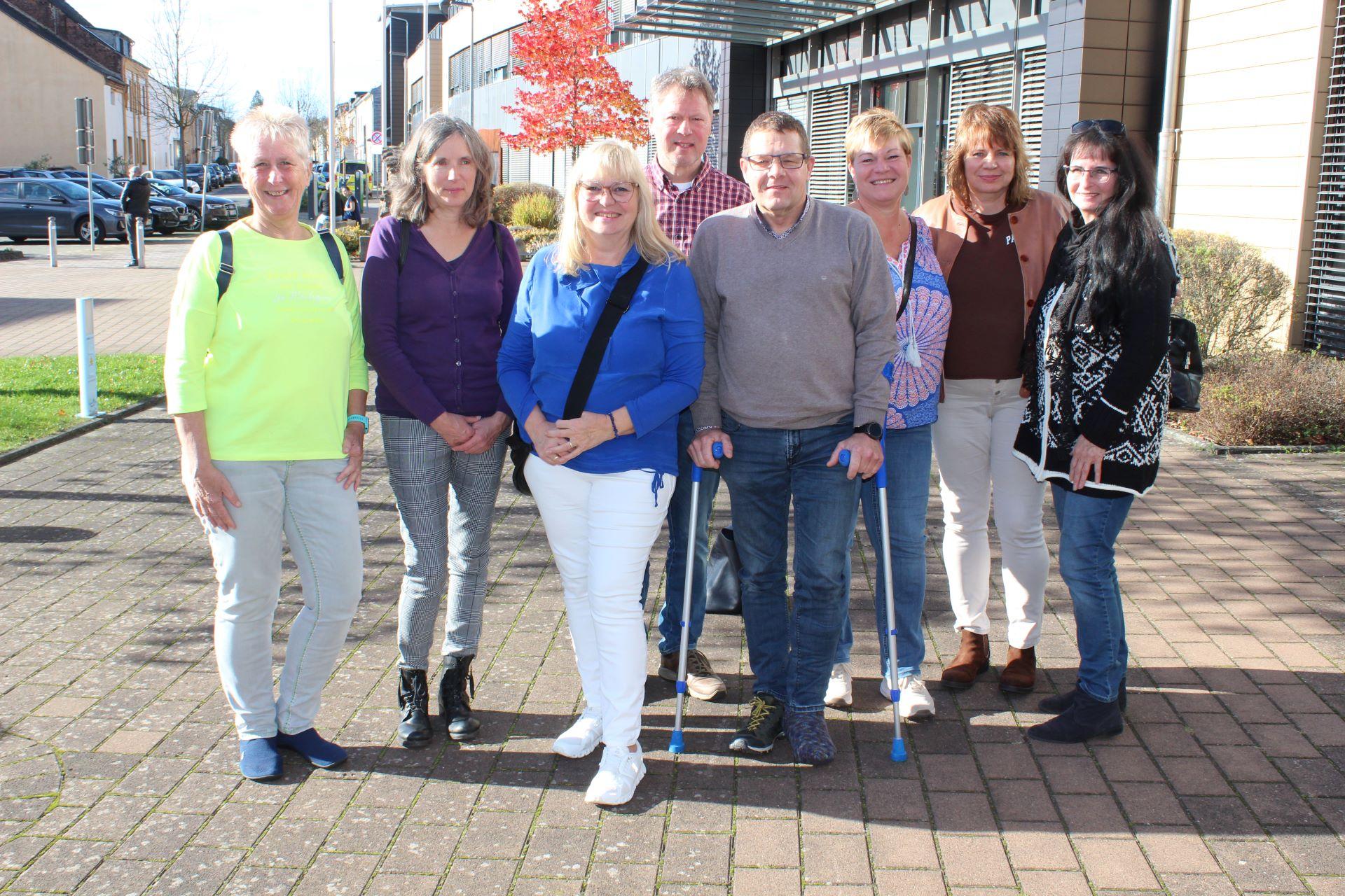 Ewiger Kampf um Anerkennung: Um für Sichtbarkeit in der Gesellschaft zu sorgen, posierte ein Teil der Betroffenen aus der Mechernicher Selbsthilfegruppe für ein Foto.