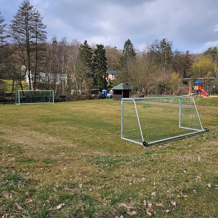 Auf dem Katzveyer Spielplatz „Im Driesch“ macht das Spielmobil der K.O.T. Jo4You im Juli viermal hintereinander Station.