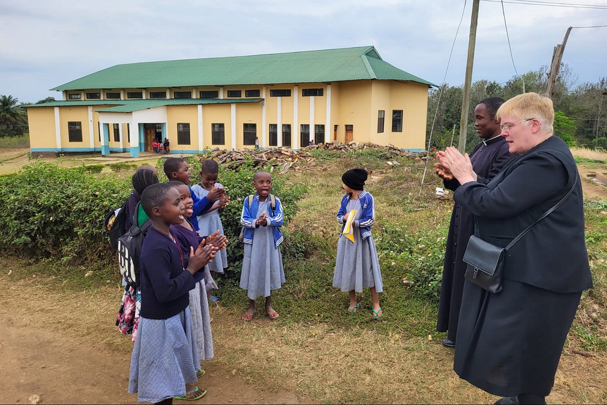 Schwester Lidwina besucht einen katholischen Pfarrkindergarten im Bistum Mahenge/Tansania. (c) Foto: Manfred Lang/pp/Agentur ProfiPress