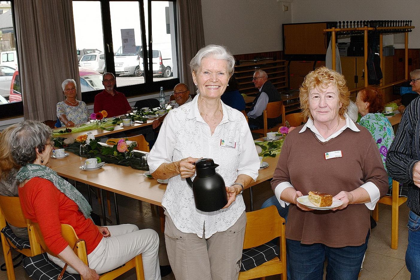 Dieses Archivfoto entstand bei einem der Mechernicher „Trauerräume“-Cafés im vorvergangenen Jahr. Von links im Vordergrund Anne Zimmermann, Isolde Frings und Gerd Schramm.