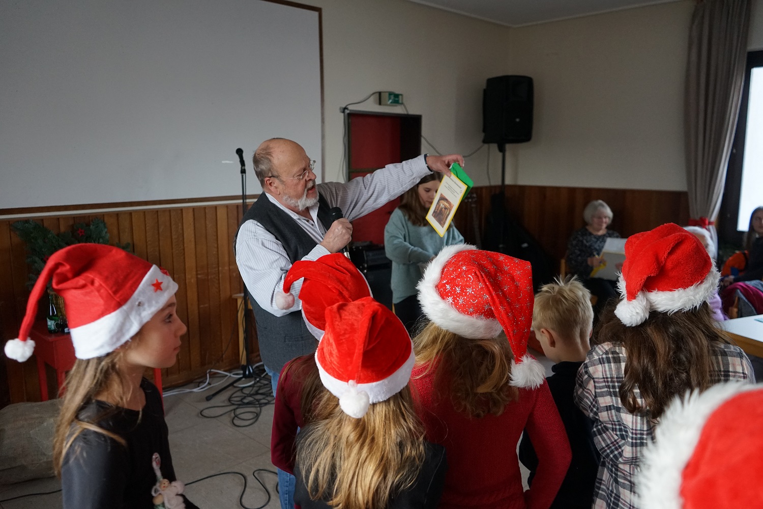 Manni Lang und seine kleinen Helfer verlosen Zeit (c) Carina  Milz