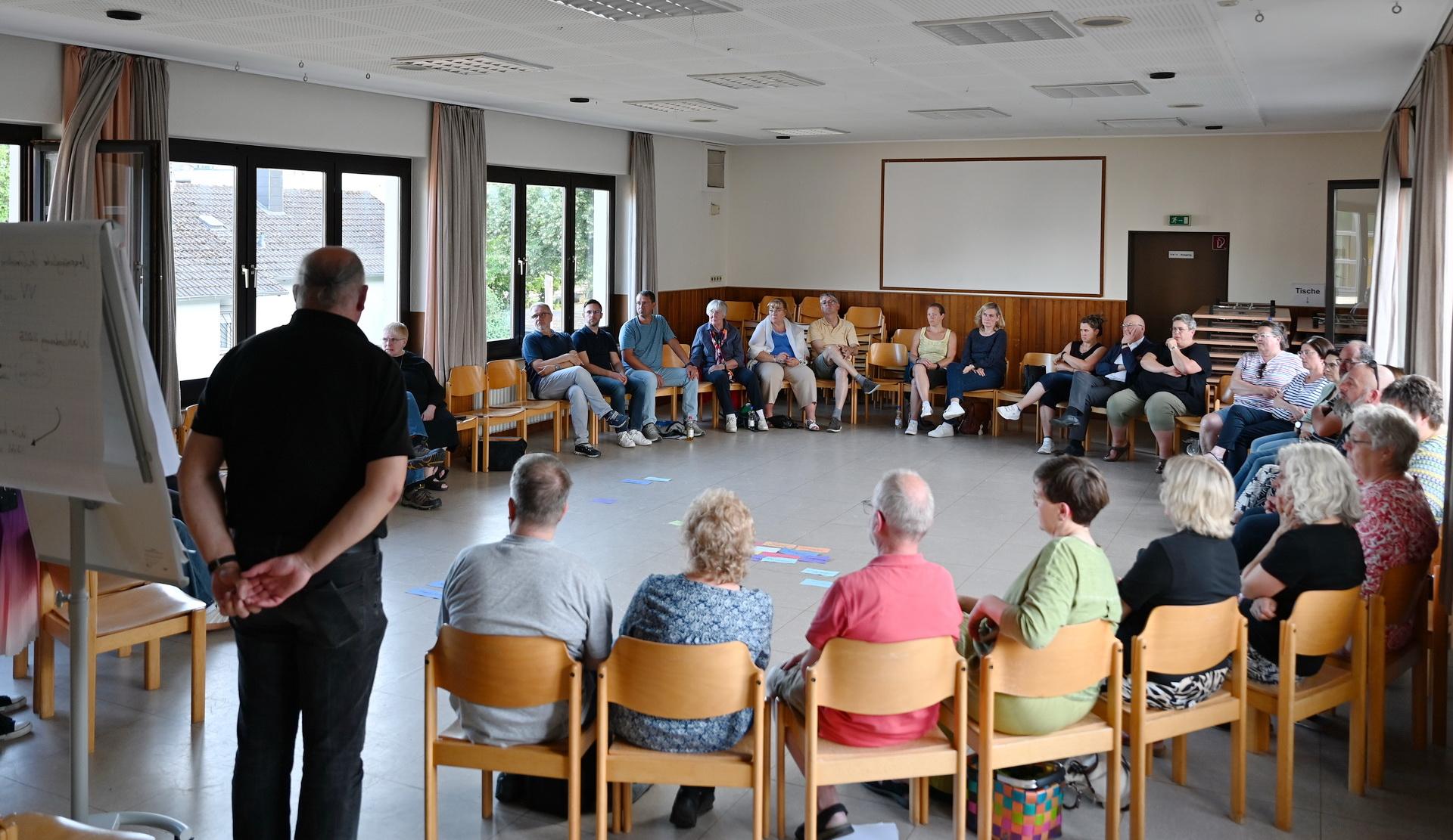 Im „Pastoralen Raum St. Barbara Mechernich“ haben sich bereits zwischen 50 und 60 „Orte von Kirche“ in einer Vollversammlung zusammengetan, die seit zwei Jahren tagen und beraten.