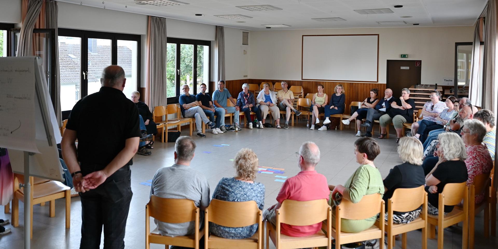 Im „Pastoralen Raum St. Barbara Mechernich“ haben sich bereits zwischen 50 und 60 „Orte von Kirche“ in einer Vollversammlung zusammengetan, die seit zwei Jahren tagen und beraten.