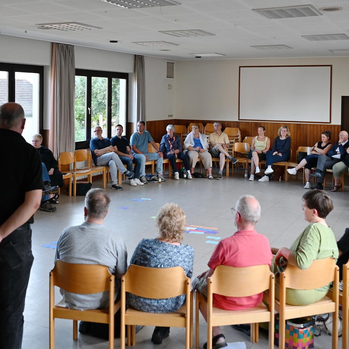 Im „Pastoralen Raum St. Barbara Mechernich“ haben sich bereits zwischen 50 und 60 „Orte von Kirche“ in einer Vollversammlung zusammengetan, die seit zwei Jahren tagen und beraten.