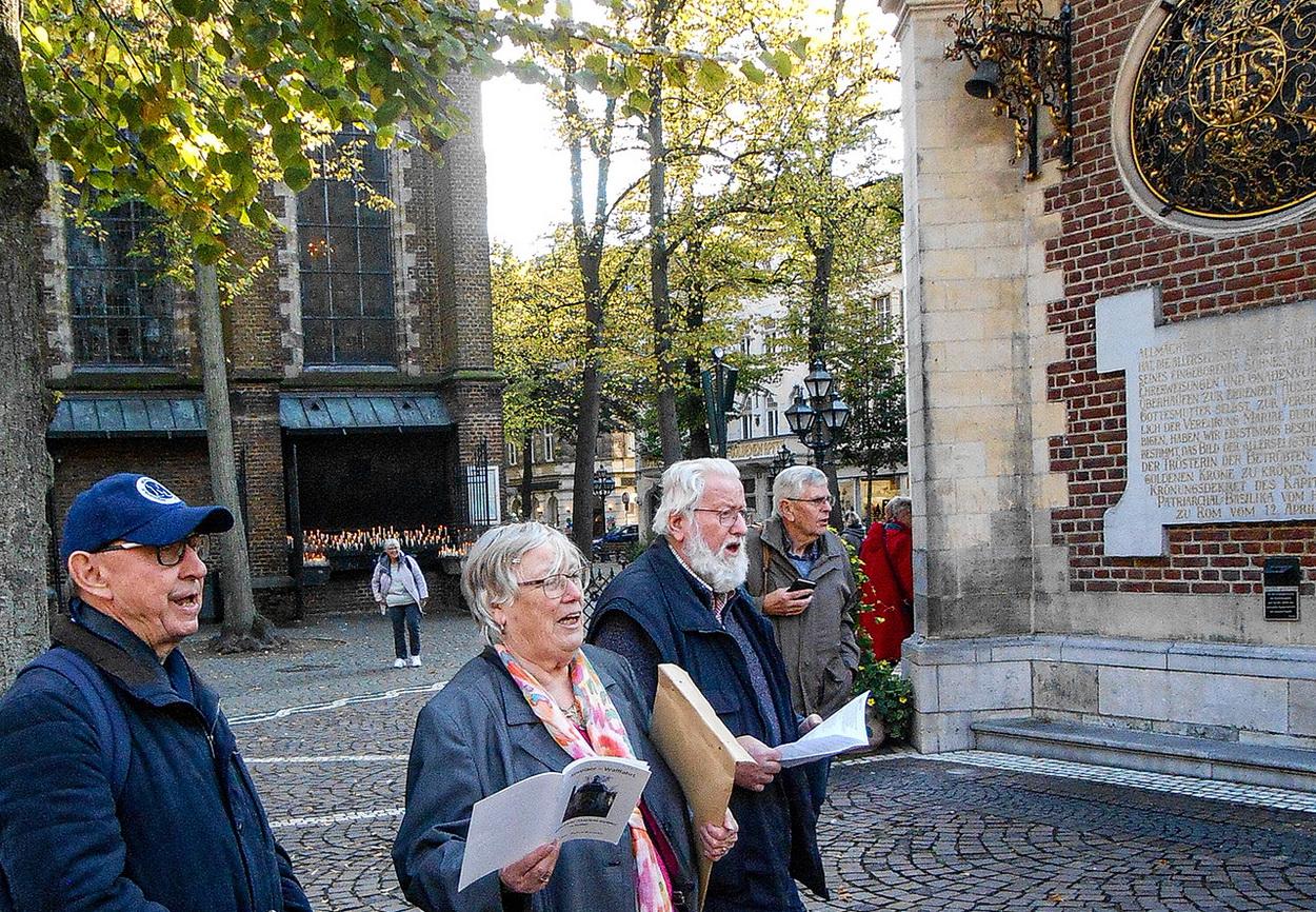 Vor der Gnadenkapelle in Kevelaer.