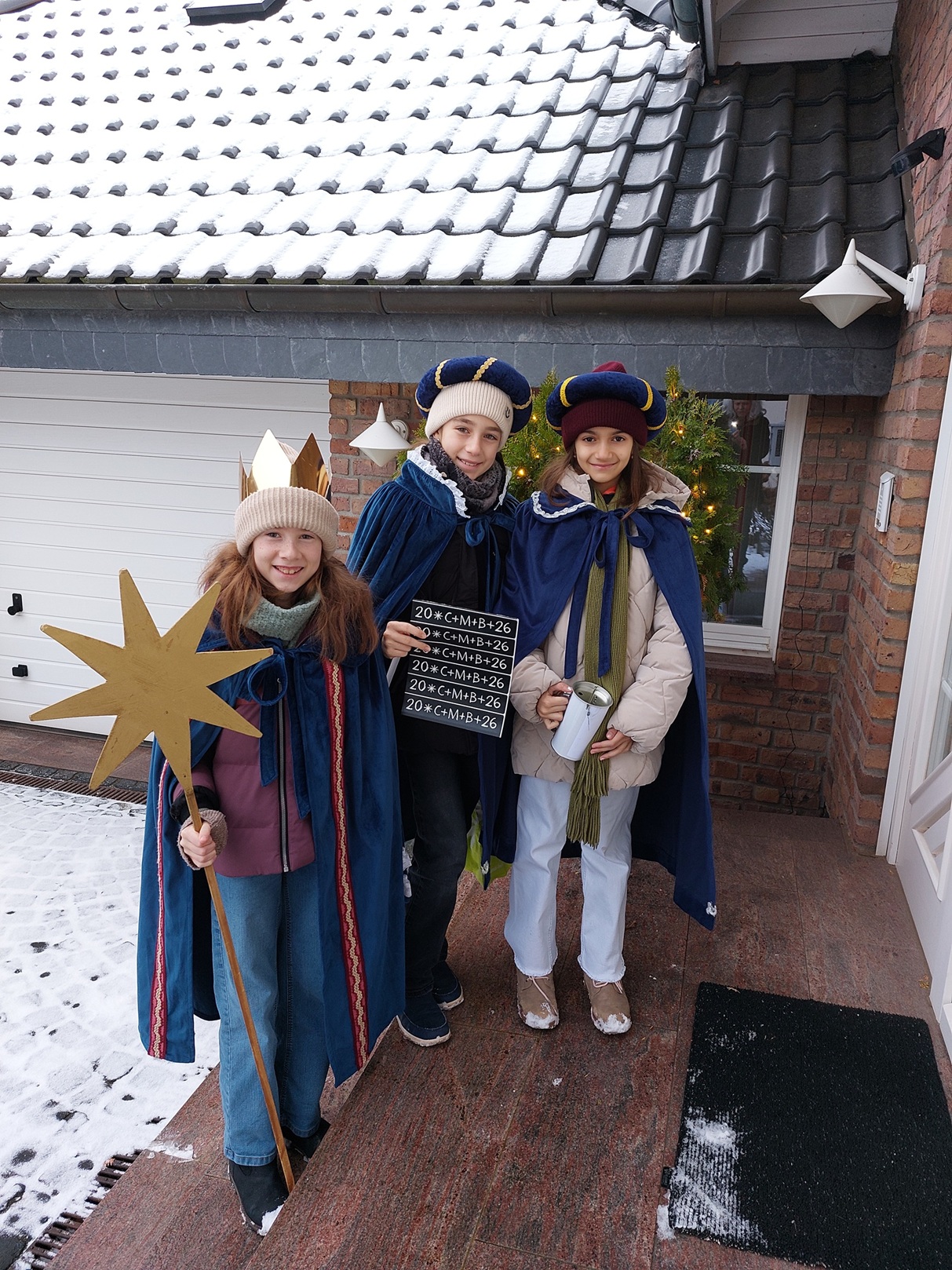 Vor einer Haustür (c) Familienmesskreis Mechernich