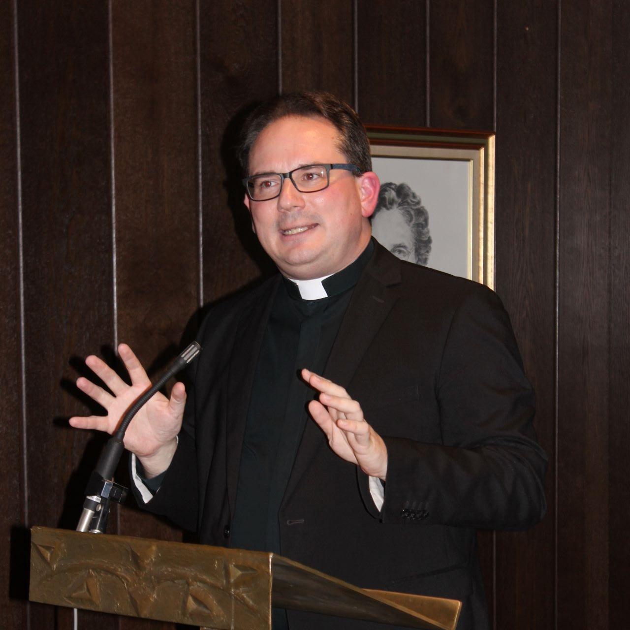 Um den spannenden Vergleich zwischen Mystik und Wissenschaft ging es im Vortrag von Professor Dr. Manuel Schlögl, der an der Kölner Hochschule für Katholische Theologie forscht und lehrt.