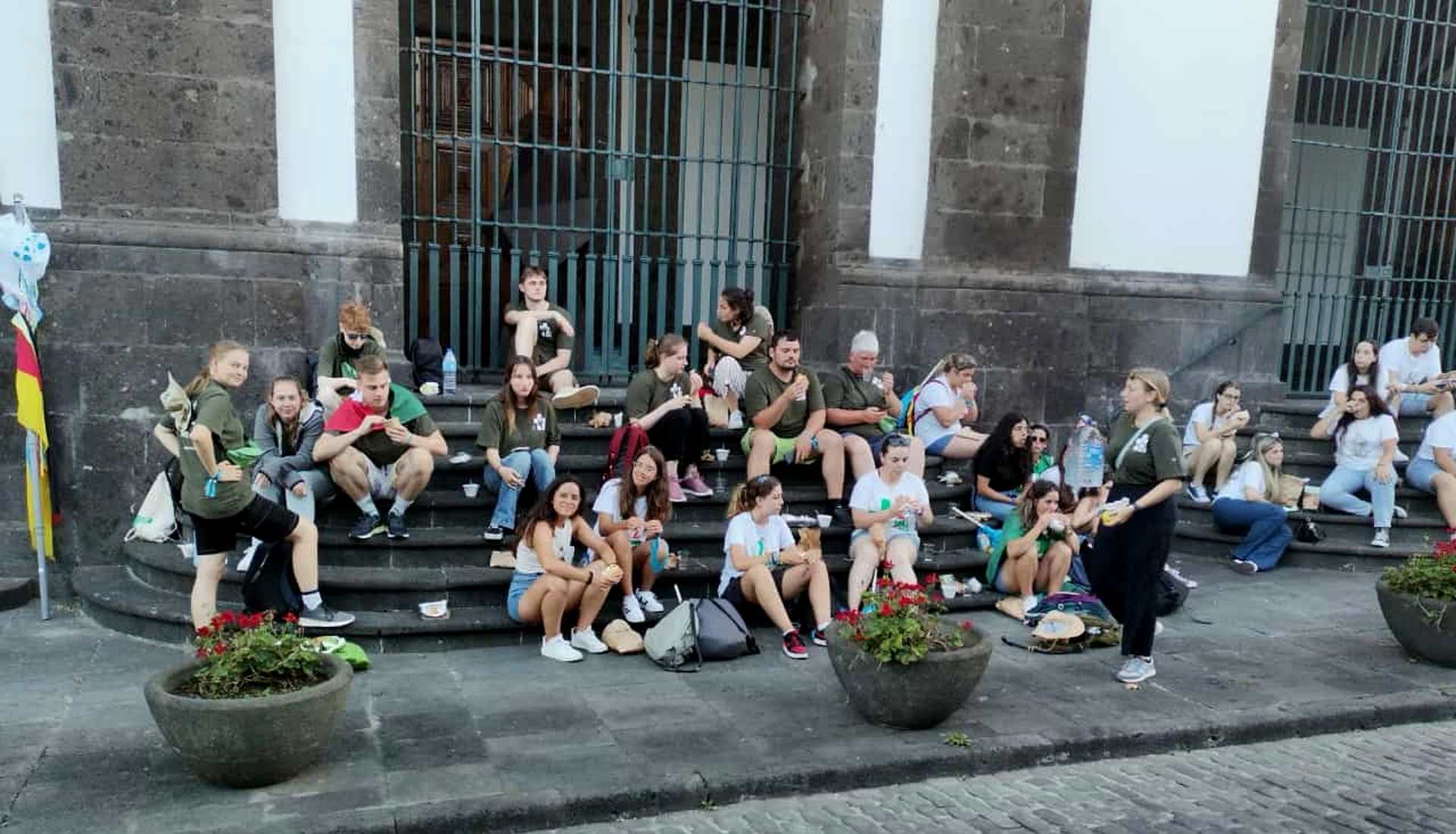 Intensiv tauschte sich die Gruppe in Nordeste mit Portugiesen, Mexikanern, Amerikanern und Kanadiern aus. (c) Foto: GdG St. Barbara Mechernich/pp/Agentur ProfiPress