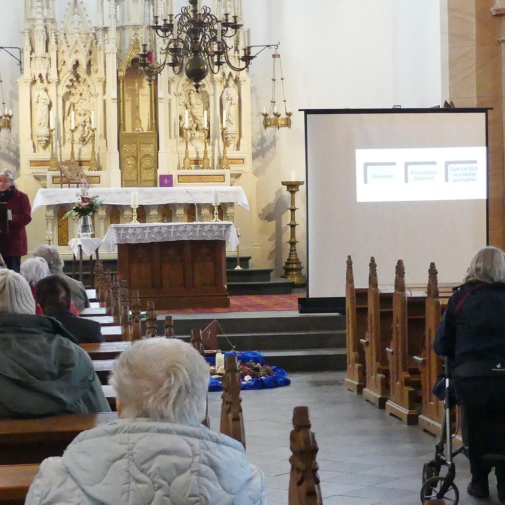 Rund 60 Christinnen beider großen Konfessionen und aus jeweils zwei Bistümern beziehungsweise Kirchenkreisen nahmen jetzt am Ökumenischen Weltgebetstag der Frauen in der Pfarrkirche „St. Severinus in Kommern teil.
