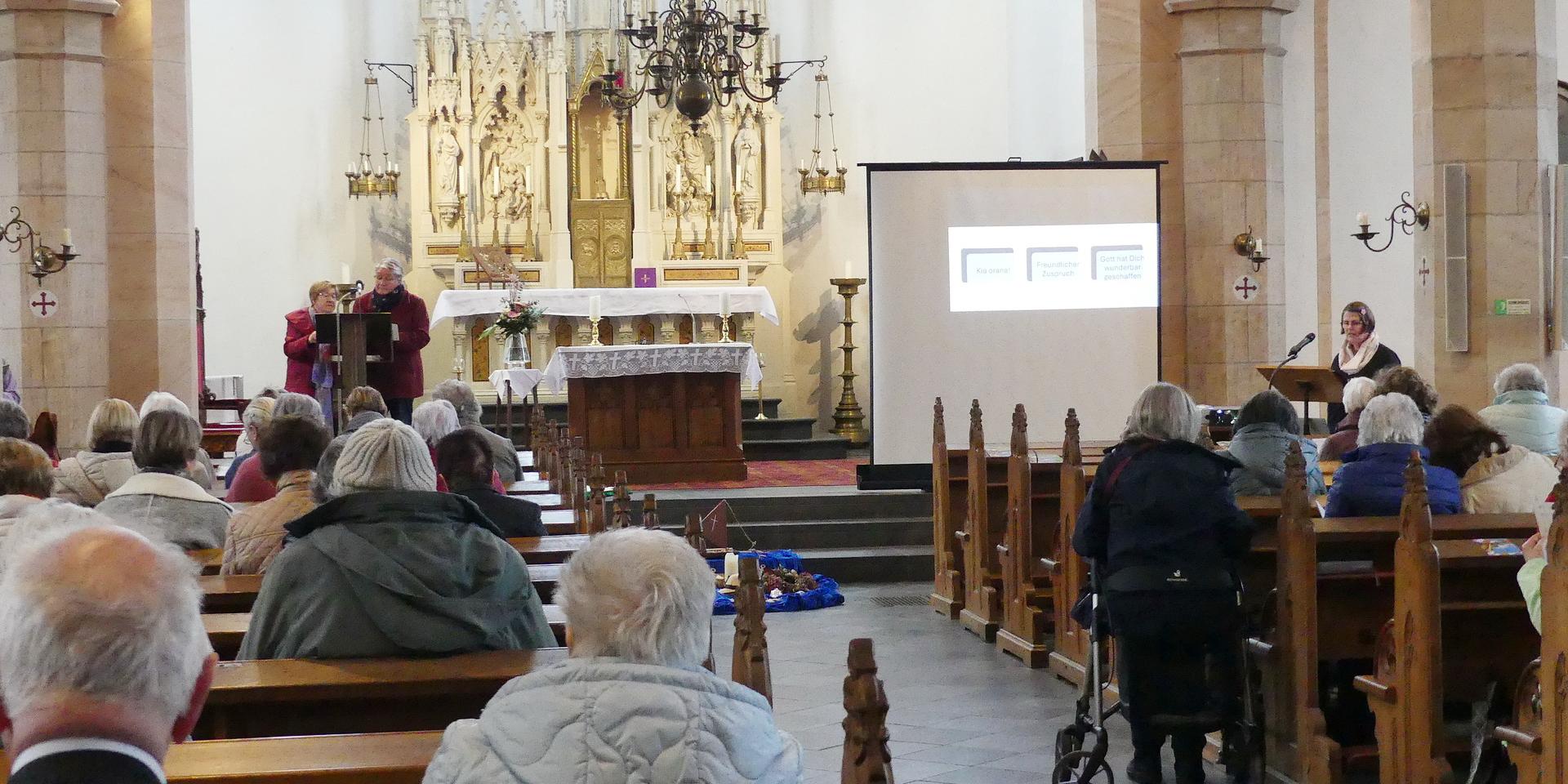 Rund 60 Christinnen beider großen Konfessionen und aus jeweils zwei Bistümern beziehungsweise Kirchenkreisen nahmen jetzt am Ökumenischen Weltgebetstag der Frauen in der Pfarrkirche „St. Severinus in Kommern teil.