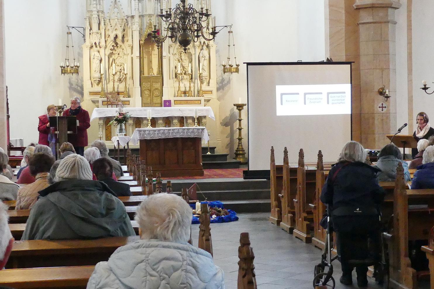 Rund 60 Christinnen beider großen Konfessionen und aus jeweils zwei Bistümern beziehungsweise Kirchenkreisen nahmen jetzt am Ökumenischen Weltgebetstag der Frauen in der Pfarrkirche „St. Severinus in Kommern teil.