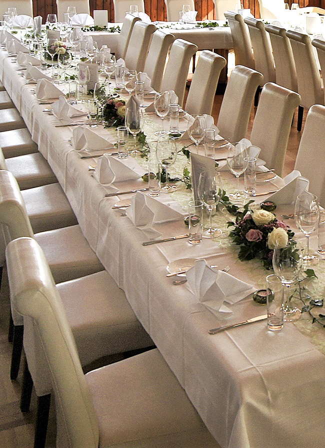 festtafel-hochzeit-ae-24_ausschn2_by_anton_eilmannsberger_pfarrbriefservice