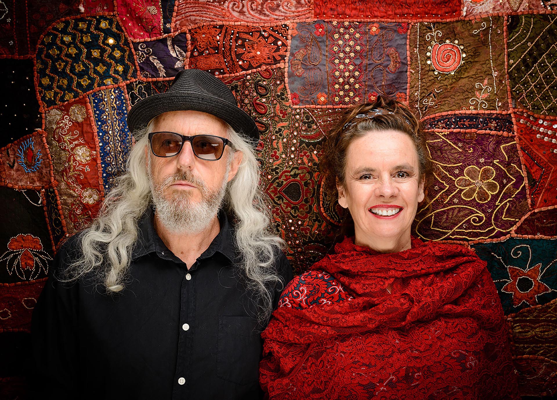 Zu Gast beim „Hofkonzert im Licht“ am 13. September in Voißel: „die unvergleichliche Nessi Tausendschön“ und der virtuose Multi-Instrumentalist William Mackenzie. (c) Foto: Uwe Würzburger/pp/Agentur ProfiPress